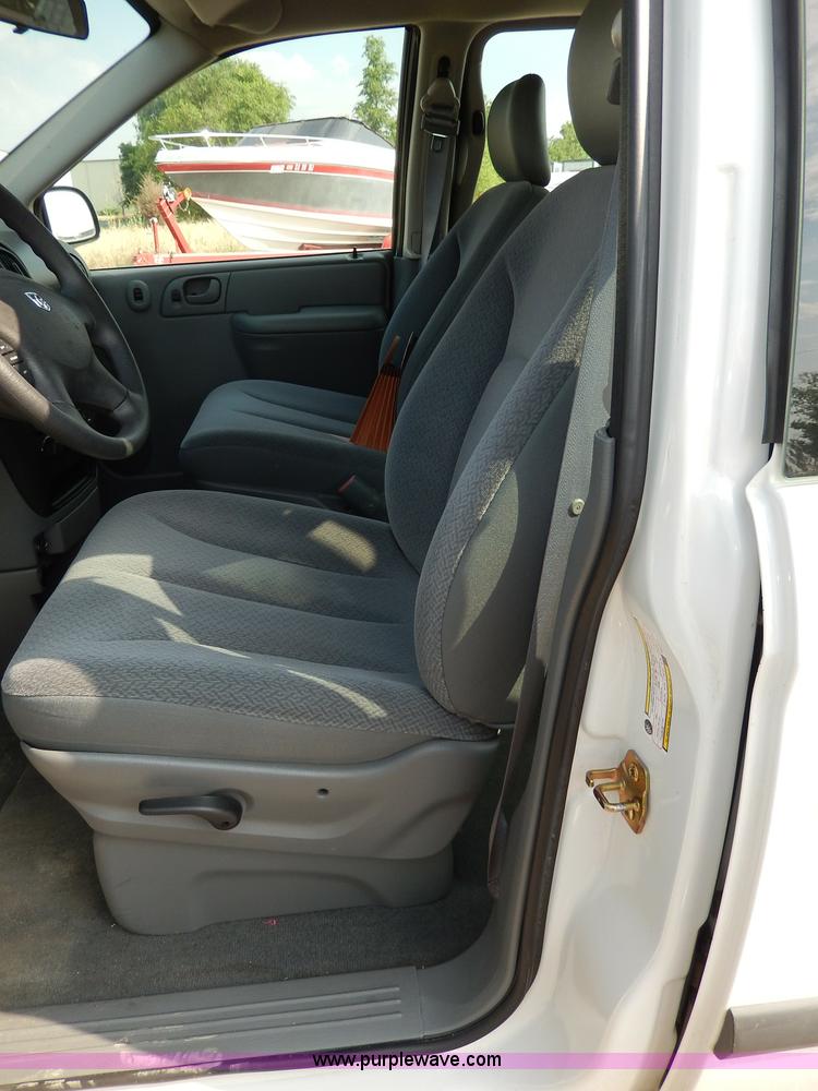 image for item H3022 2006 Dodge Caravan SE van