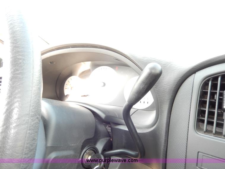 image for item H3022 2006 Dodge Caravan SE van