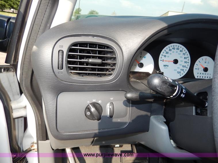 image for item H3022 2006 Dodge Caravan SE van