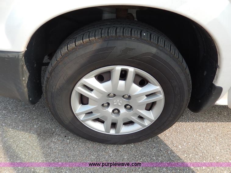 image for item H3022 2006 Dodge Caravan SE van