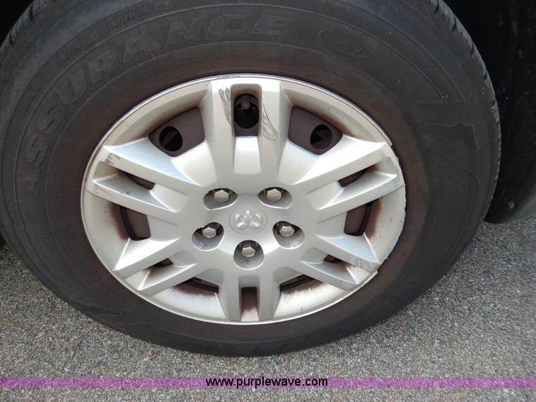 image for item H3022 2006 Dodge Caravan SE van