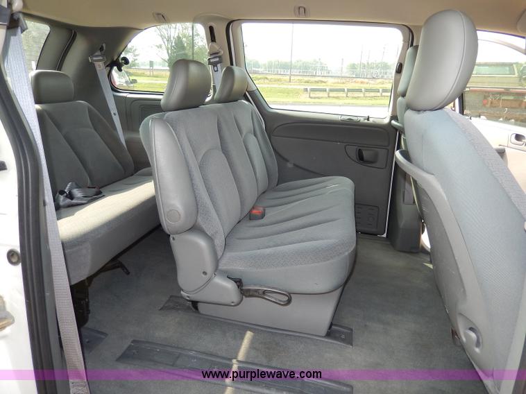 image for item H3022 2006 Dodge Caravan SE van