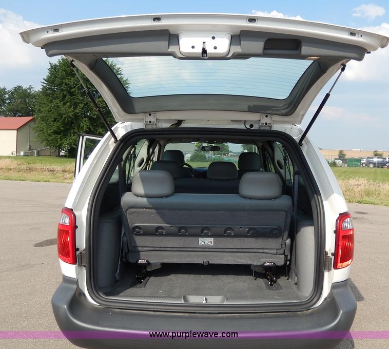 image for item H3022 2006 Dodge Caravan SE van