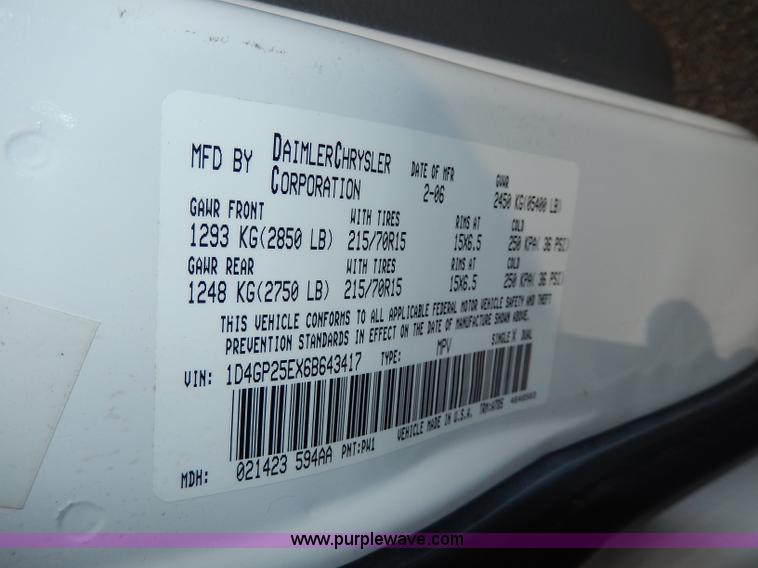 image for item H3022 2006 Dodge Caravan SE van