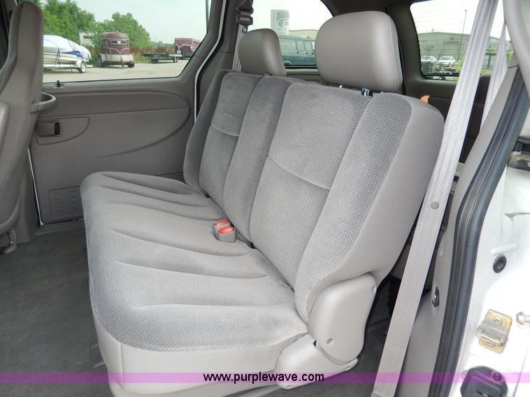 image for item H3024 2002 Dodge Caravan SE van
