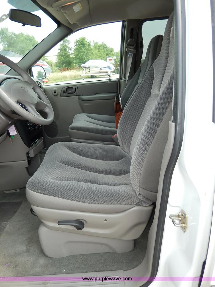 image for item H3024 2002 Dodge Caravan SE van