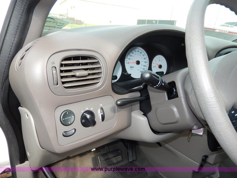 image for item H3024 2002 Dodge Caravan SE van