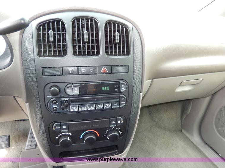 image for item H3024 2002 Dodge Caravan SE van