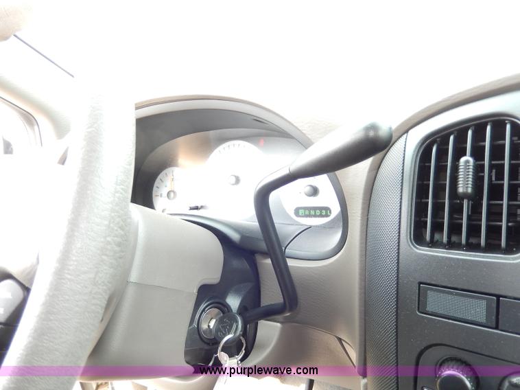 image for item H3024 2002 Dodge Caravan SE van