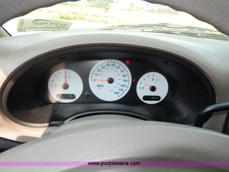 image for item H3024 2002 Dodge Caravan SE van