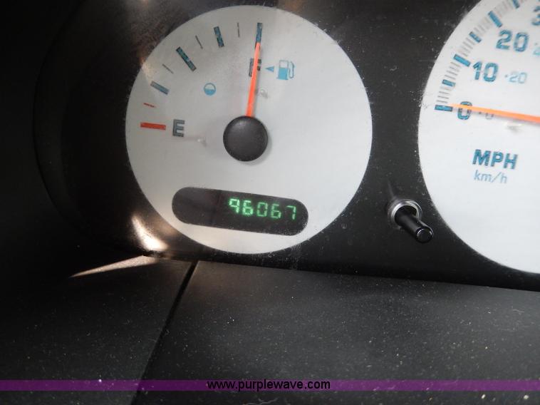 image for item H3024 2002 Dodge Caravan SE van