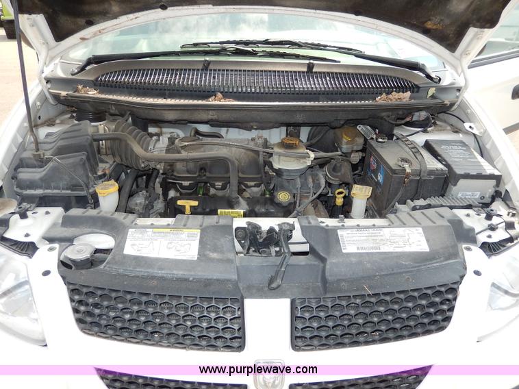 image for item H3024 2002 Dodge Caravan SE van