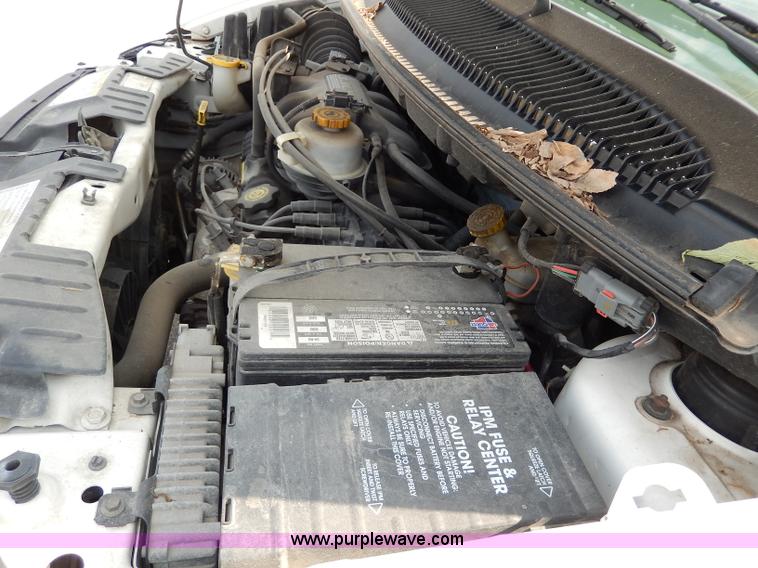 image for item H3024 2002 Dodge Caravan SE van