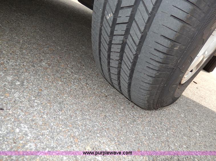 image for item H3024 2002 Dodge Caravan SE van