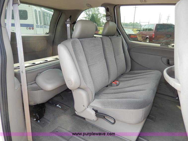 image for item H3024 2002 Dodge Caravan SE van