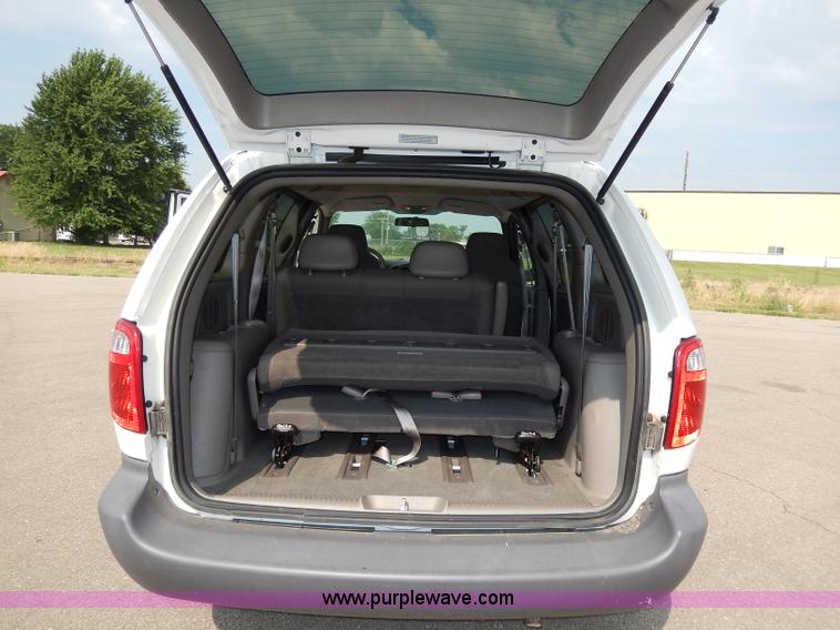 image for item H3024 2002 Dodge Caravan SE van