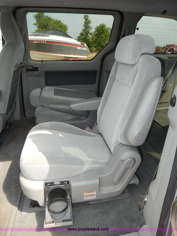 image for item H3025 2007 Ford Freestar SE van