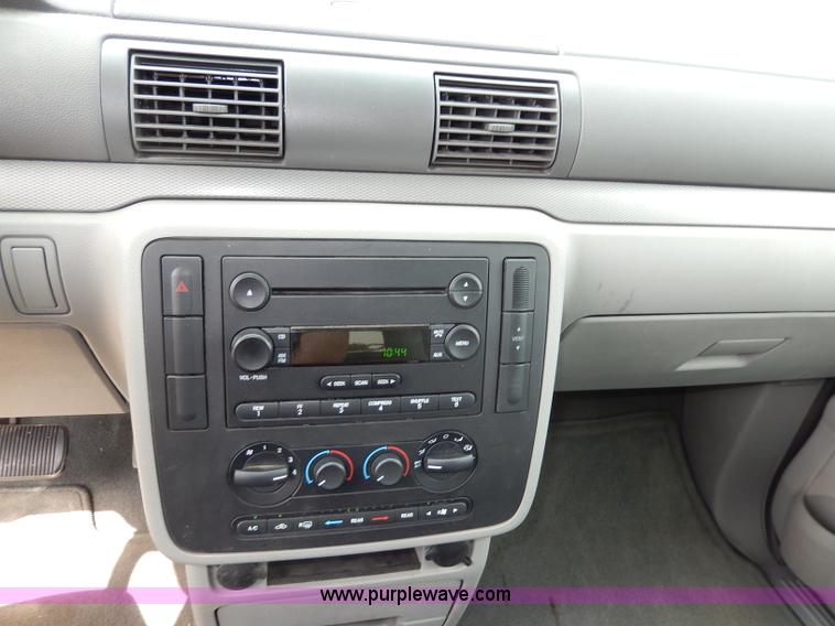 image for item H3025 2007 Ford Freestar SE van