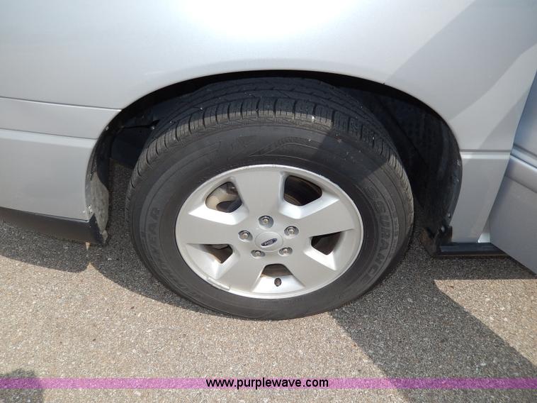 image for item H3025 2007 Ford Freestar SE van
