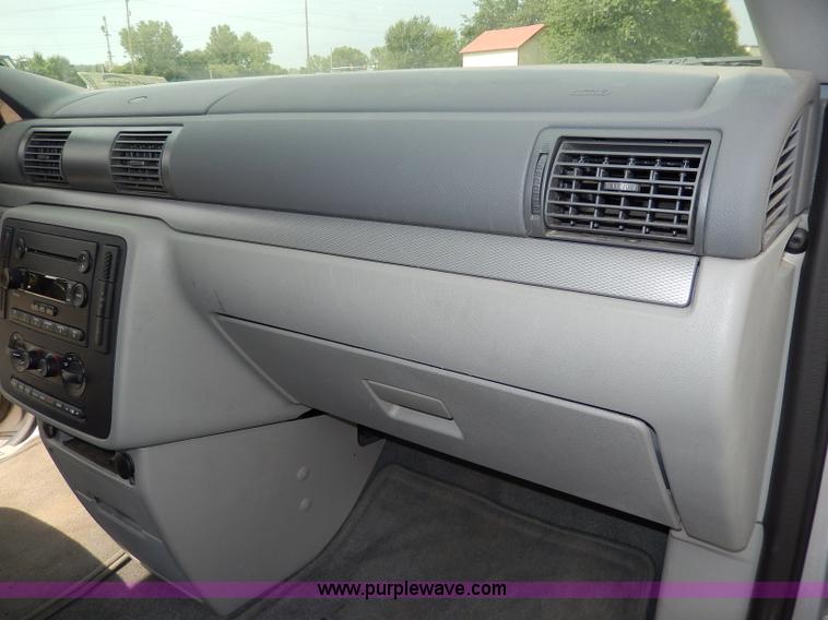 image for item H3025 2007 Ford Freestar SE van