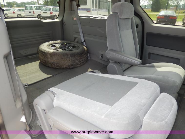 image for item H3025 2007 Ford Freestar SE van