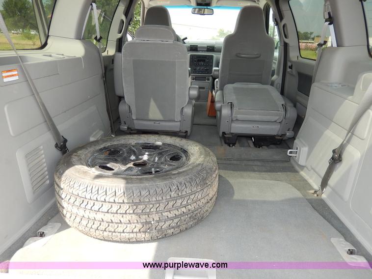 image for item H3025 2007 Ford Freestar SE van