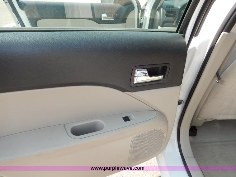 image for item H3027 2008 Ford Fusion S