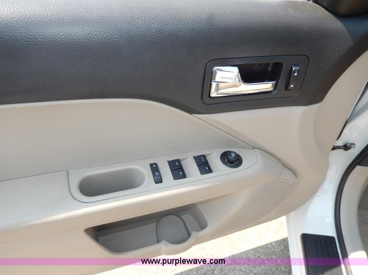 image for item H3027 2008 Ford Fusion S
