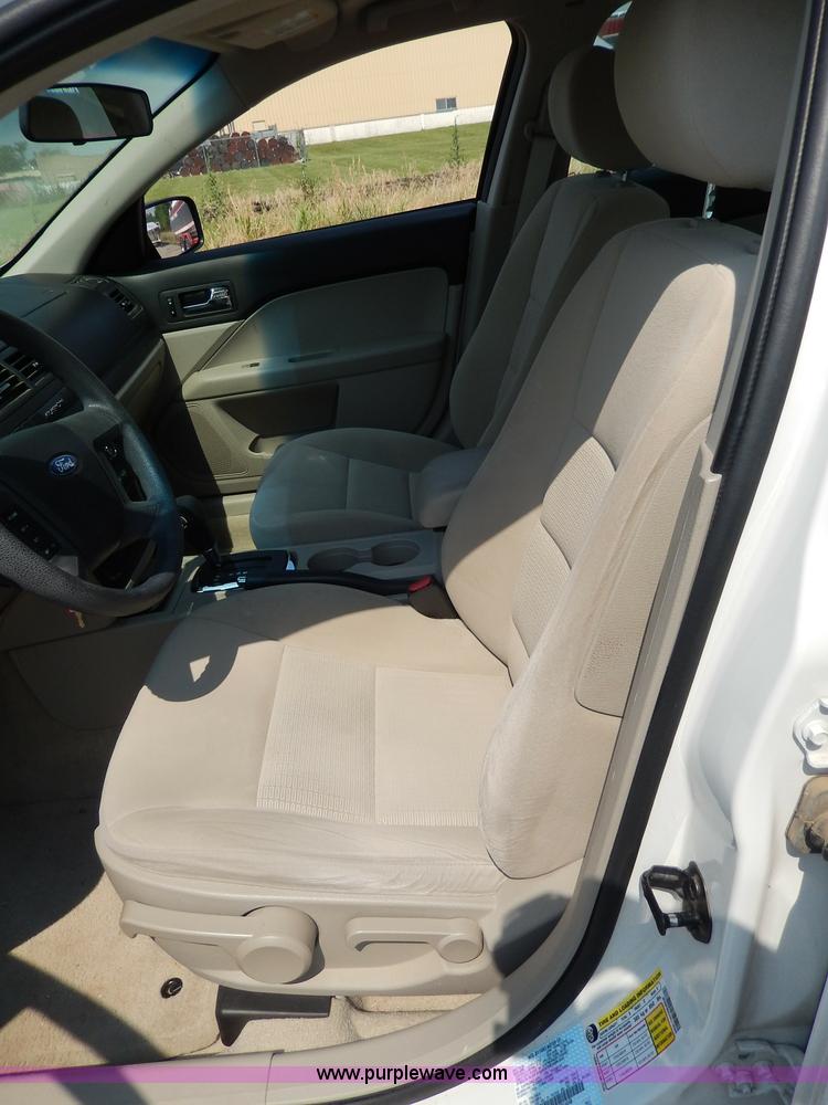 image for item H3027 2008 Ford Fusion S