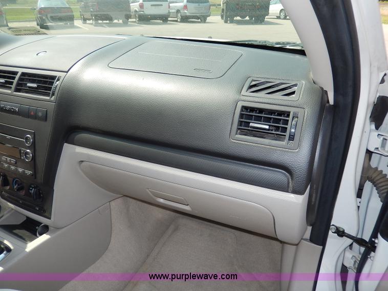 image for item H3027 2008 Ford Fusion S