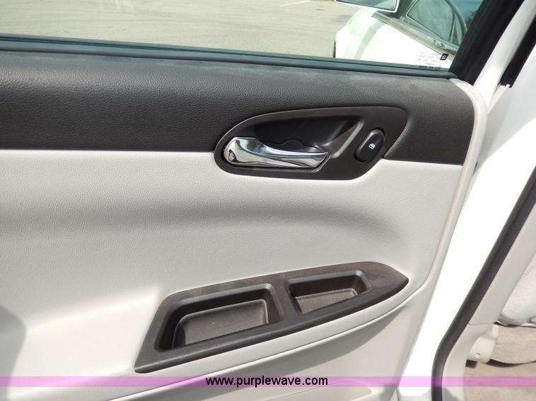 image for item H3028 2008 Chevrolet Impala LS