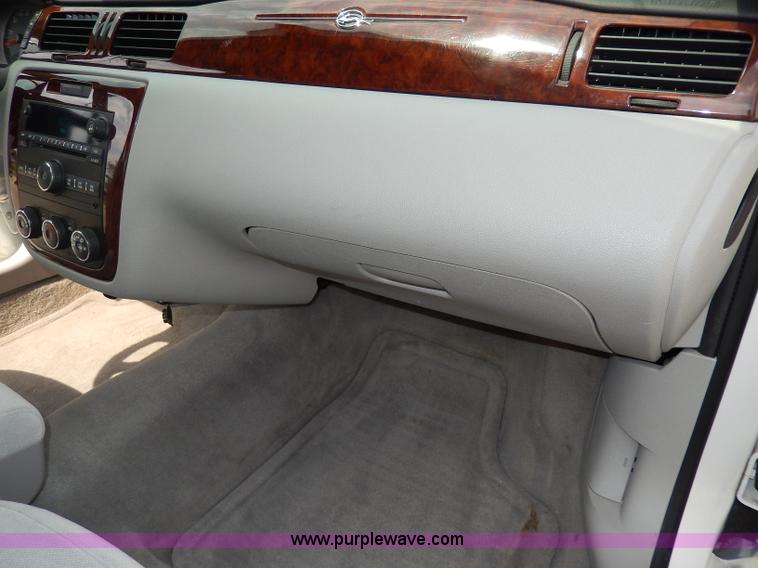 image for item H3028 2008 Chevrolet Impala LS
