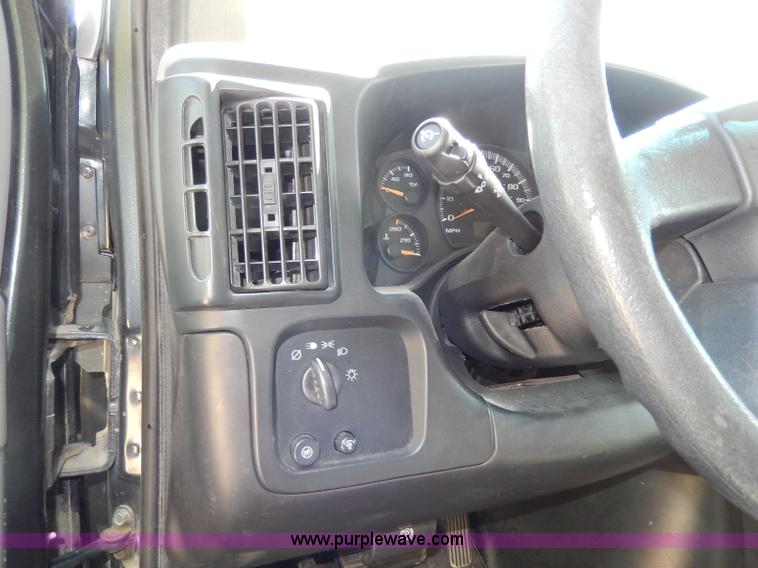 image for item H3035 2003 Chevrolet Express 1500 van