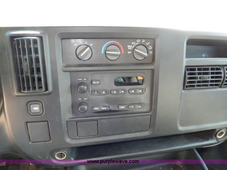 image for item H3035 2003 Chevrolet Express 1500 van