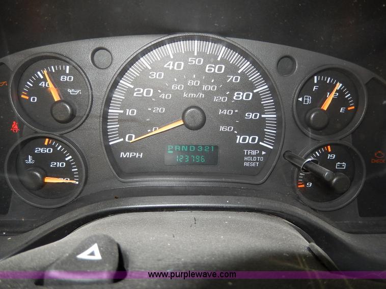 image for item H3035 2003 Chevrolet Express 1500 van