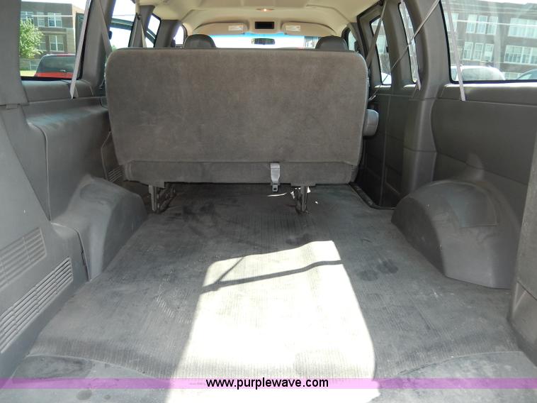 image for item H3035 2003 Chevrolet Express 1500 van