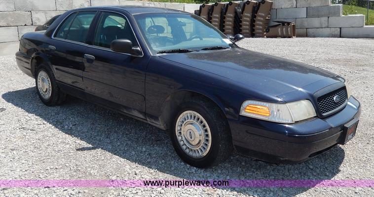 image for item H3042 2002 Ford Crown Victoria Police Interceptor