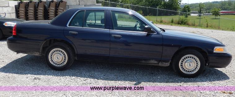 image for item H3042 2002 Ford Crown Victoria Police Interceptor