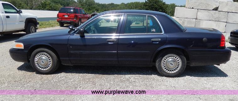 image for item H3042 2002 Ford Crown Victoria Police Interceptor