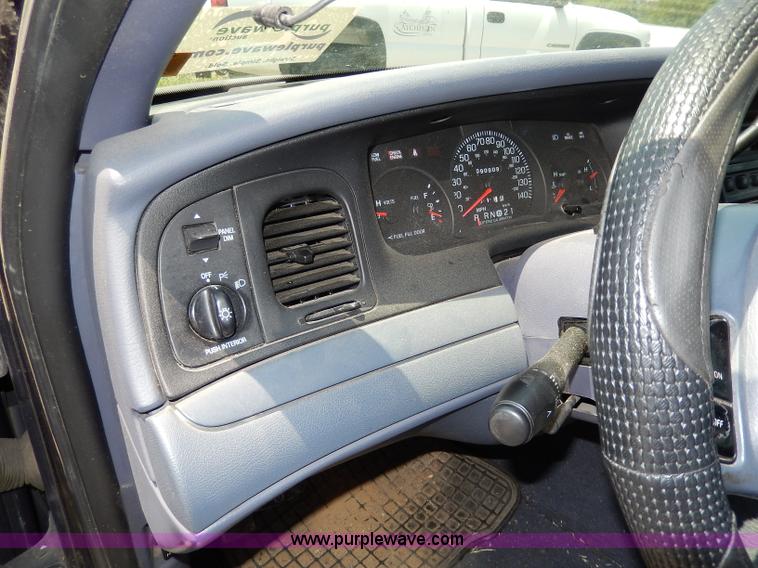 image for item H3042 2002 Ford Crown Victoria Police Interceptor