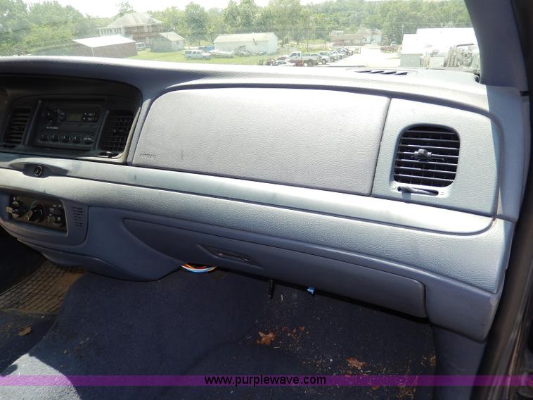 image for item H3042 2002 Ford Crown Victoria Police Interceptor