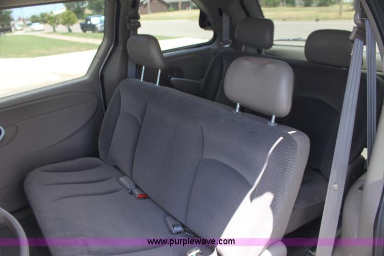 image for item H7380 2001 Dodge Caravan SE minivan