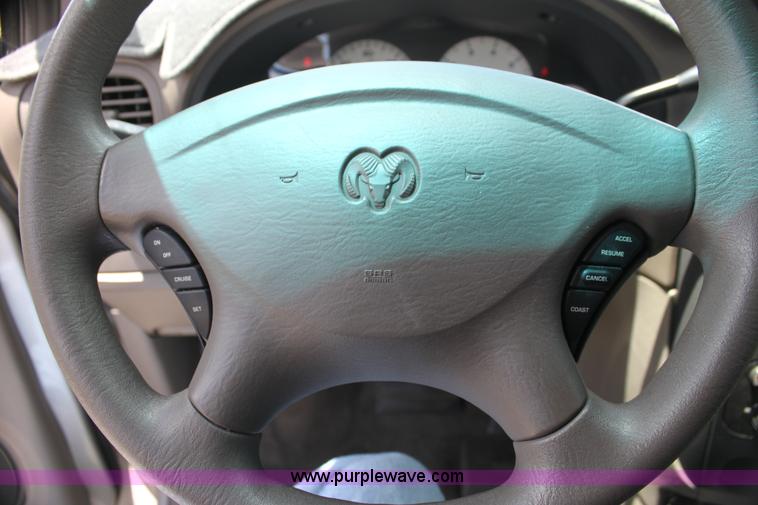 image for item H7380 2001 Dodge Caravan SE minivan