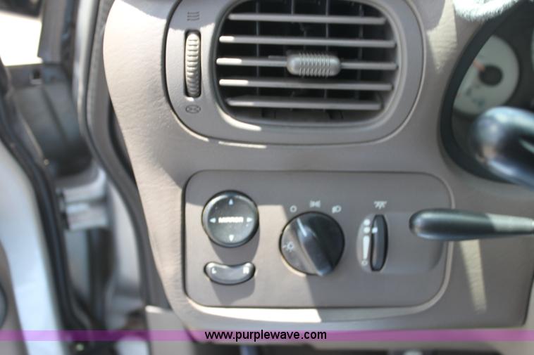 image for item H7380 2001 Dodge Caravan SE minivan