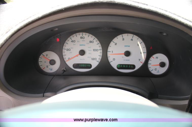 image for item H7380 2001 Dodge Caravan SE minivan