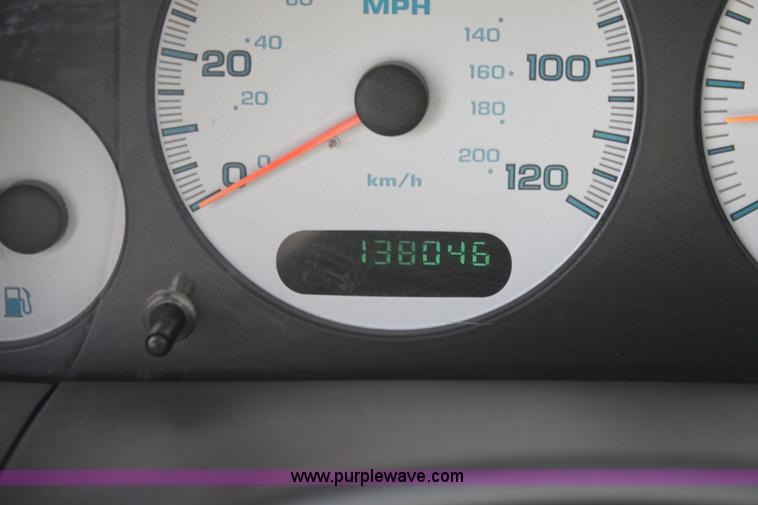 image for item H7380 2001 Dodge Caravan SE minivan