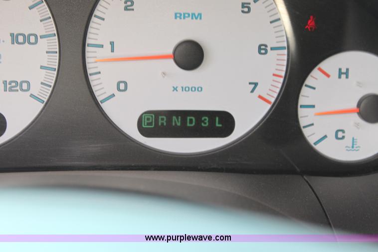 image for item H7380 2001 Dodge Caravan SE minivan