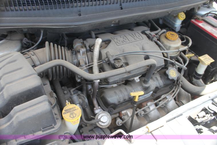 image for item H7380 2001 Dodge Caravan SE minivan