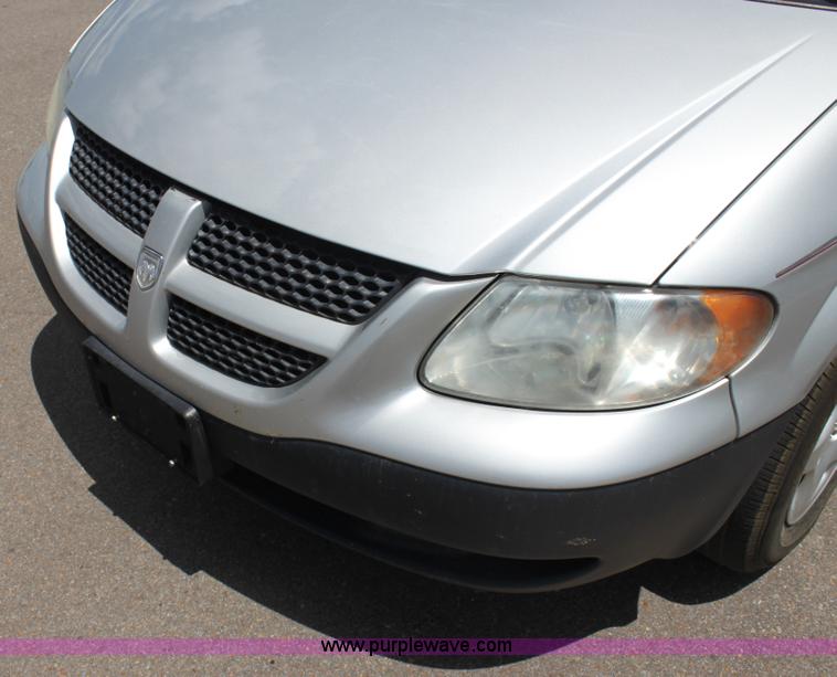 image for item H7380 2001 Dodge Caravan SE minivan