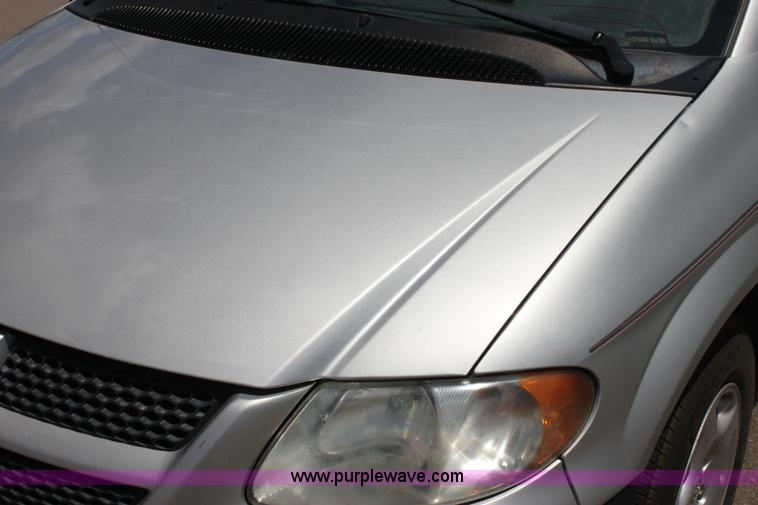 image for item H7380 2001 Dodge Caravan SE minivan